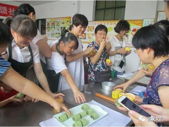 文昌糕點培訓(xùn)免費體驗課—品嘗勞動成果